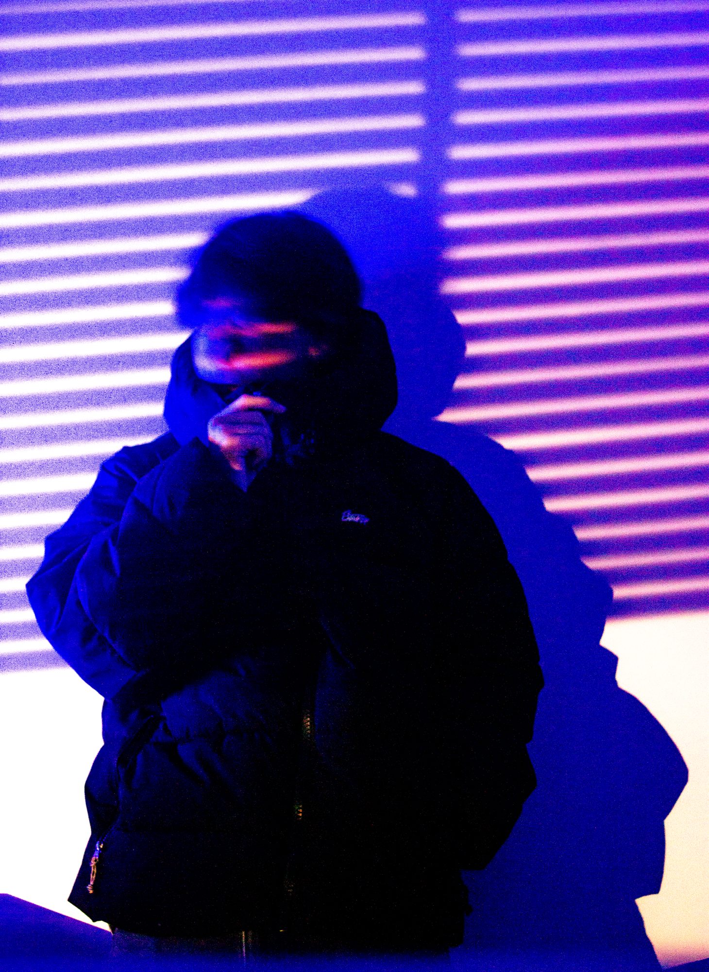 Portrait néon bleu et violet